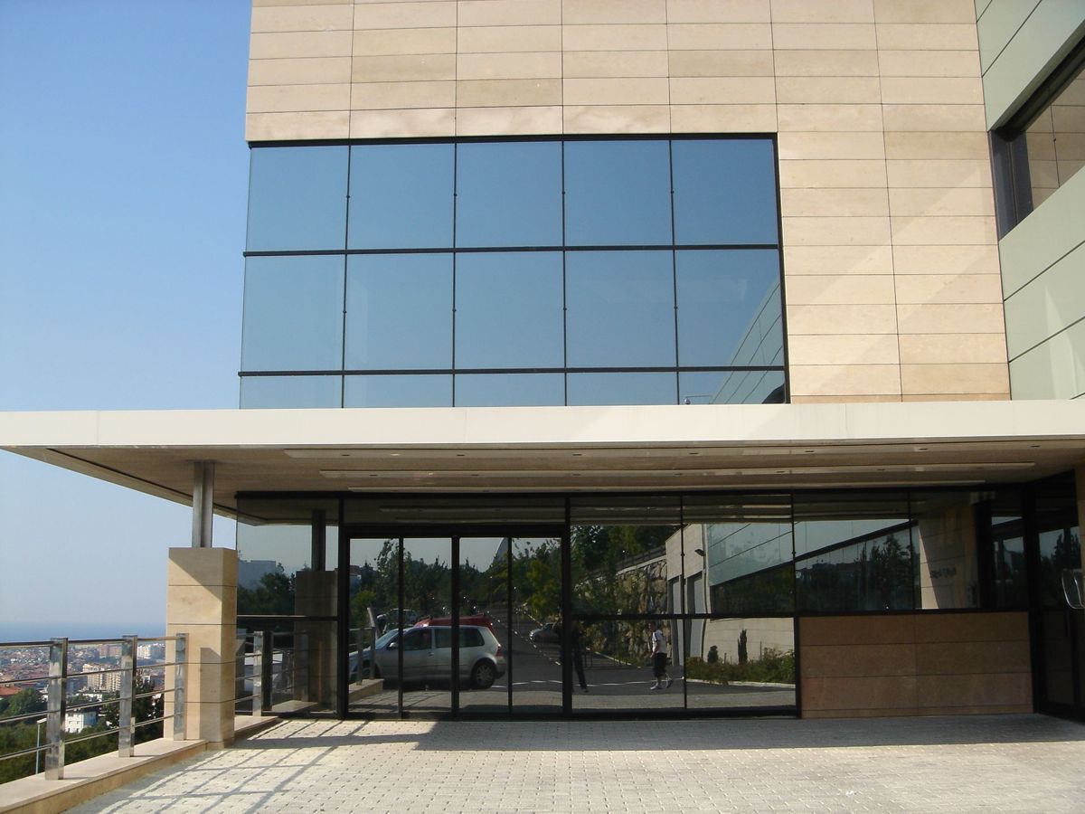 Edificio industrial · 2003