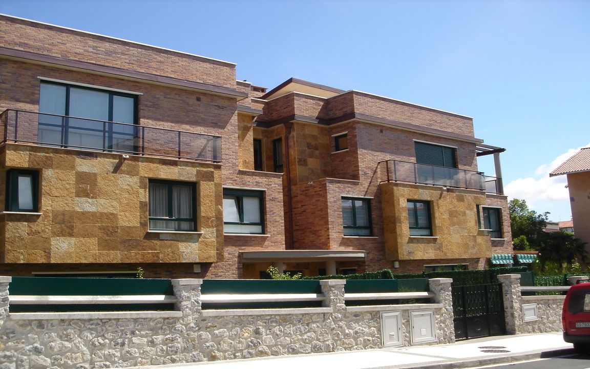 Edificio de viviendas · Intxaurrondo, Donostia · 2004